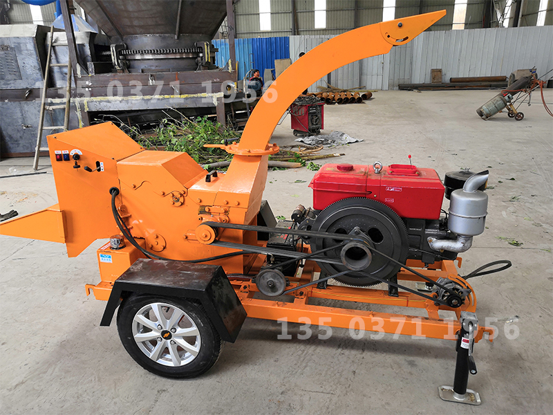 小型履帶樹枝粉碎機(jī)